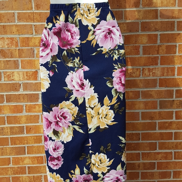 CLEO Apparel skirt - Picture 3 of 5